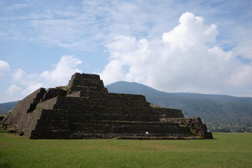 Fototapeta na wymiar Zona arqueológica de Tzintzunzan en Michoacan.