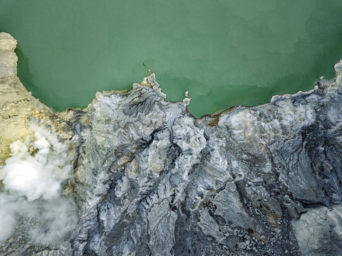 Indonesia, Java, Aerial view of green sulphuric lake of?Ijen?volcano