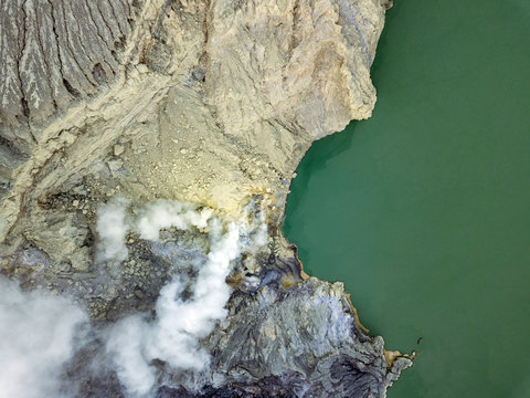 Indonesia, Java, Aerial view of green sulphuric lake of?Ijen?volcano