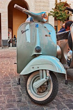 Vintage scooter Vespa Stock-Foto | Adobe Stock