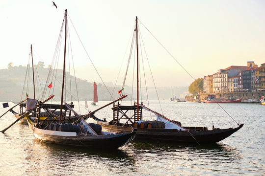 Portugal, Porto, Douro, Vila Nova?de?Gaia?port Wine Boats