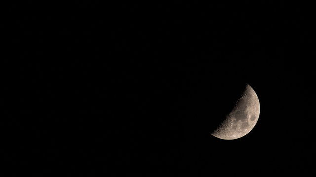 Decrescent moon on the night sky - Panorama