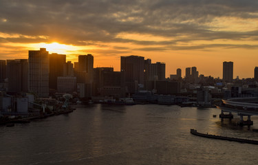 Fototapeta premium Skyline city Tokyo Bay Sunset