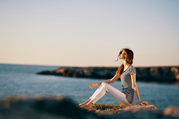 Fototapeta na wymiar young woman practicing yoga on the beach