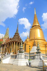 Fototapeta premium Grand palace and Wat phra keaw or Temple of the Emerald Buddha is one of the most important Buddhist temples, Bangkok, Thailand 