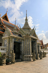 Fototapeta premium Grand palace and Wat phra keaw or Temple of the Emerald Buddha is one of the most important Buddhist temples, Bangkok, Thailand 