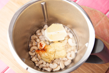 making cashew oil free mayonnaise 