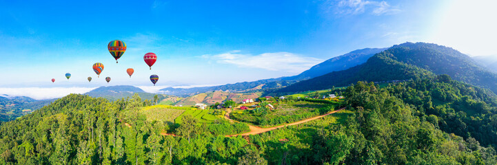 Naklejka premium Colorful Hot Air Balloons. Beautiful morning scene at Pa Bong Piang terraced rice fields, Mae Chaem, Chiang Mai Thailand