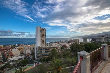 Fototapeta premium City view from Taoro Park, Tenerife