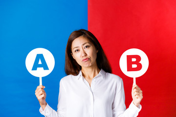 AとB・選択・女性