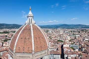 Fototapeta premium Dome of the Duomo di Firenze and Surrounding City of Florence