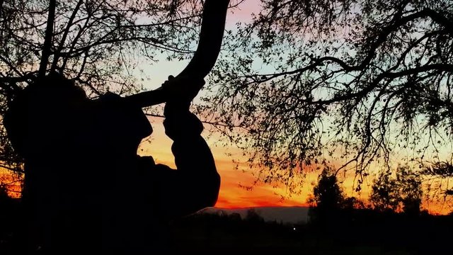 blowing shofar trumpet bibcal feast jewish christian sun down evening bibical