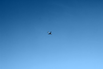 Obraz premium Blue clear sky with flying plane, background