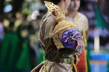 Actor khon hold his mask on his hand.