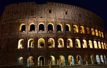 Naklejka premium Colosseo at night. Rome, Italy.