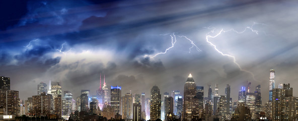 Fototapeta Panoramic skyline of Midtown Manhattan with storm approaching, New York City, USA obraz