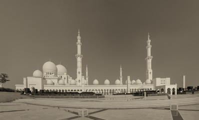 Panoramic view of Skeikh Zayed Mosque at sunset, UAE