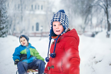 Fototapeta na wymiar Cute kids playing in a snowy park