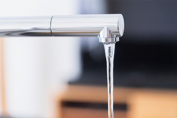 キッチン　水の出る蛇口