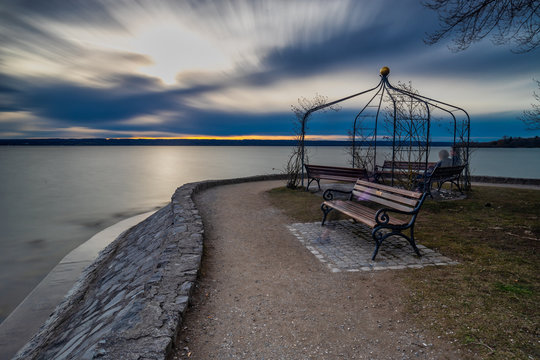 Pavillion am Ammersee im Sonnenuntergang