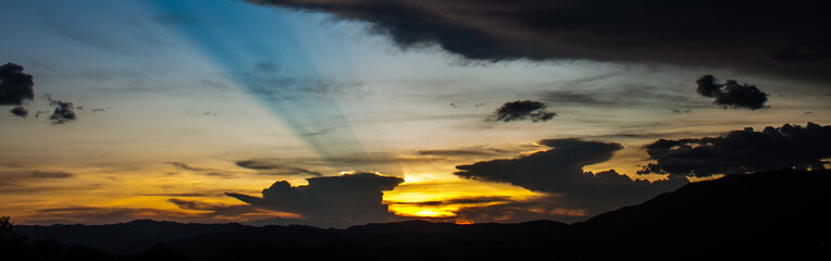 Atardecer, crepusculo panoramico en venezuela