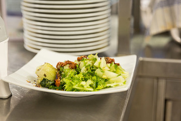 Grüner Salat mit Kernen 