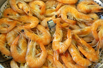 preparing little prawns in a steamer