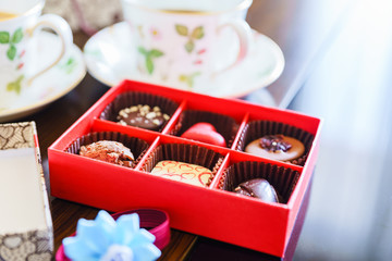 バレンタイン　チョコレート　コーヒー　紅茶　コーヒーカップ　ティーカップ　休憩　箱入り　菓子　日本
