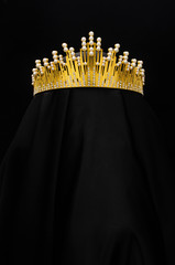 crown, hijab and glasses - 307677730