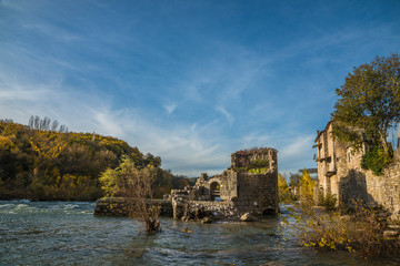 Fototapeta na wymiar rivière Ardèche Vogüé