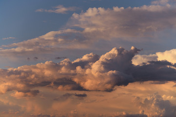 Obraz premium After the rain has gone. Dramatic cloudscape in the summer sky for sunset.