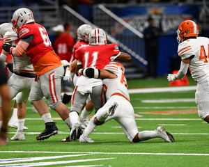 Great action photos of high school football players making amazing plays during a football game