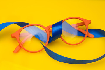 Regalar salud, regalar unas buenas gafas o lentes a las personas queridas que no ven bien o no...
