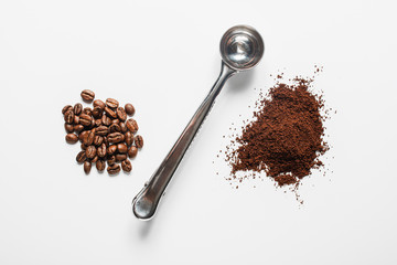 The option of whole bean and ground coffee on a white background divided by a measuring scoop.