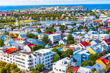 Tjornin Lake Ocean Colorful Houses Streets Reykjavik Iceland - obrazy, fototapety, plakaty