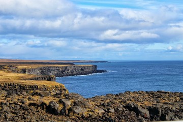 Fototapeta na wymiar dramatic cliffs and rocks in Iceland