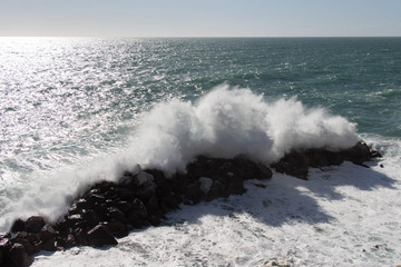 Fototapeta premium Seascape with horizon line over sea and wave is crashing stones.