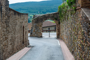 Obraz premium Old wall in San Gimignano