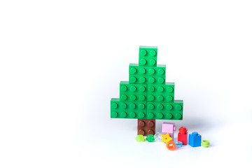 Fototapeta premium Christmas tree made of plastic bricks