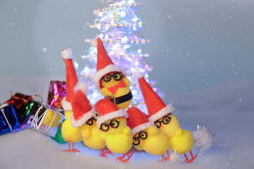 Grande festa del Natale con amici,stelle filanti,e tanto amore