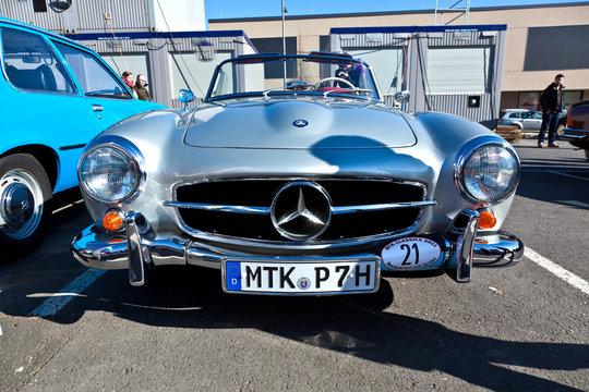 Beautiful oldtimer take place in the MTK Classics 2011 to support the politician Cyriax