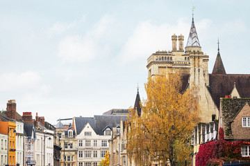 cityscape of old buildings with blue sky in Oxford town
