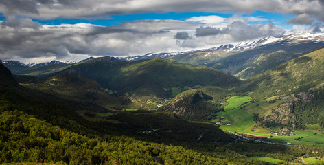 Obraz premium Beautiful mountains and summertime in Norway, Jotunheimen National Park.