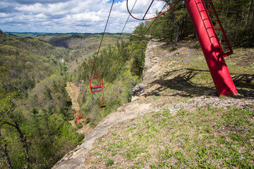 Fototapeta na wymiar Kentucky State Parks. Scenic chair lift in the Appalachian Mountains of Kentucky at Natural Bridge State Park.