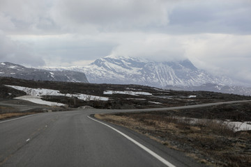 The winding road laid among the mountains and the ocean