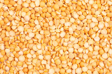 Dry, raw yellow peas, top view	