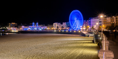 Fototapeta premium San Sebastian - Donostia Panoramica de Alderdi Eder en Navidad