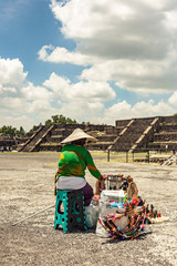 Obraz premium pyramid of sun and the moon teotihuacan