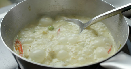 Cook green curry in kitchen