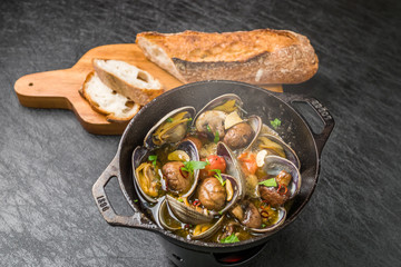 あさりのアヒージョ スペイン料理　Clam Ahijo (Oil baked dish)